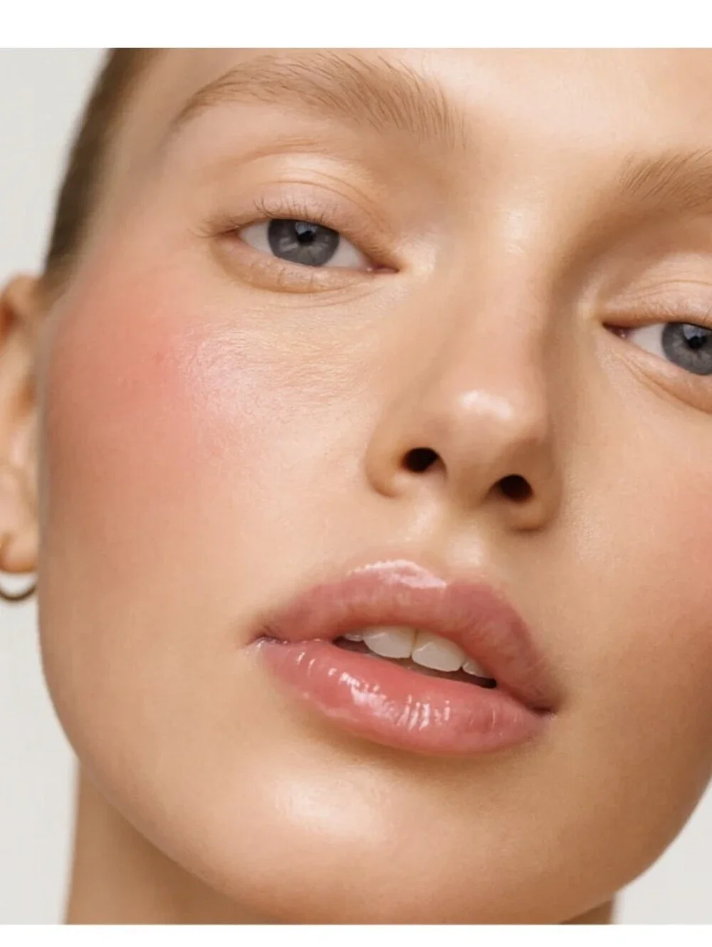 CLEARANCE! Hola Neon Tinted Lip Oil Lip Drip: Gloss Me (Pale Pink), 3.5g, NIB